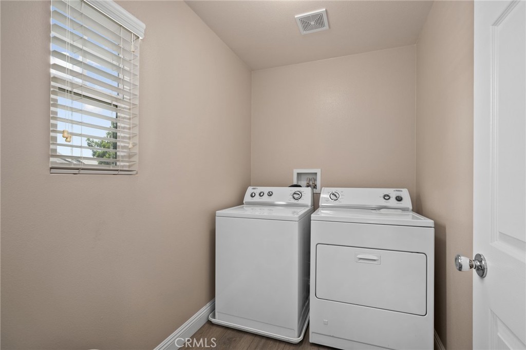 33942 Telstar Road Yucaipa, CA 92399 - Photo 28 of 40 a utility room with dryer and washer