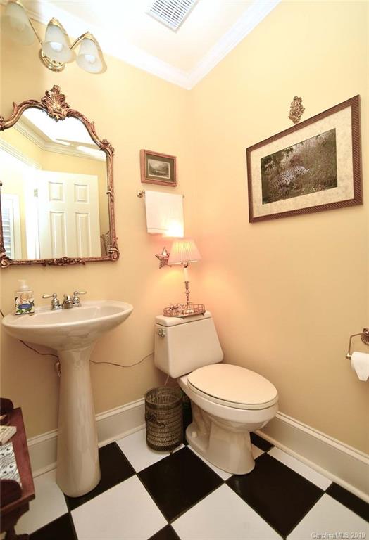 6027 Sharon Road Charlotte, NC 28210 - Photo 11 of 24 Gallery Image 11