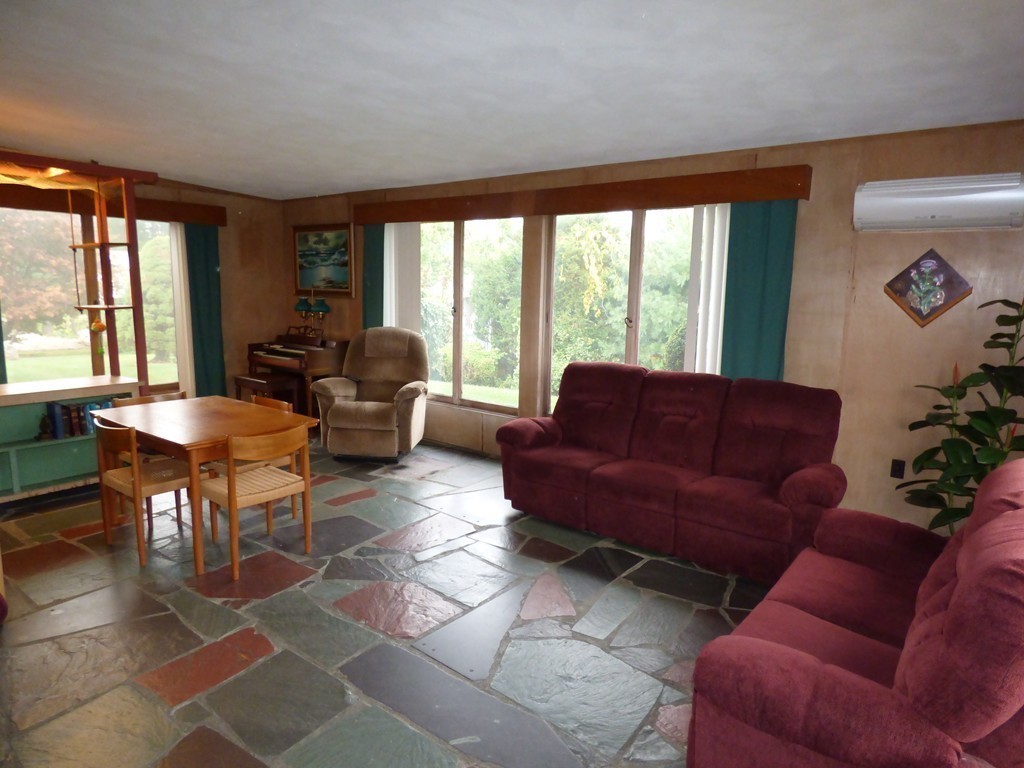31 Woodcrest Road Springfield, MA 01129 - Photo 11 of 25
