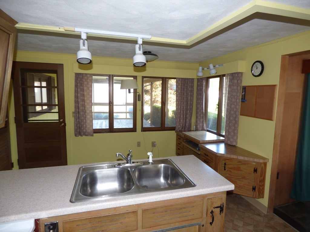 31 Woodcrest Road Springfield, MA 01129 - Photo 16 of 25