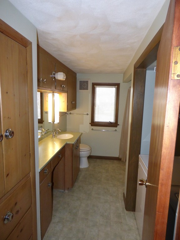 31 Woodcrest Road Springfield, MA 01129 - Photo 22 of 25