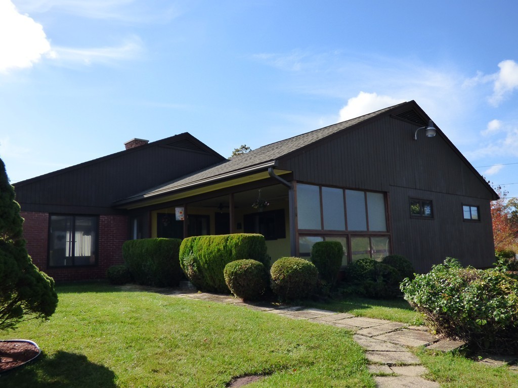 31 Woodcrest Road Springfield, MA 01129 - Photo 3 of 25