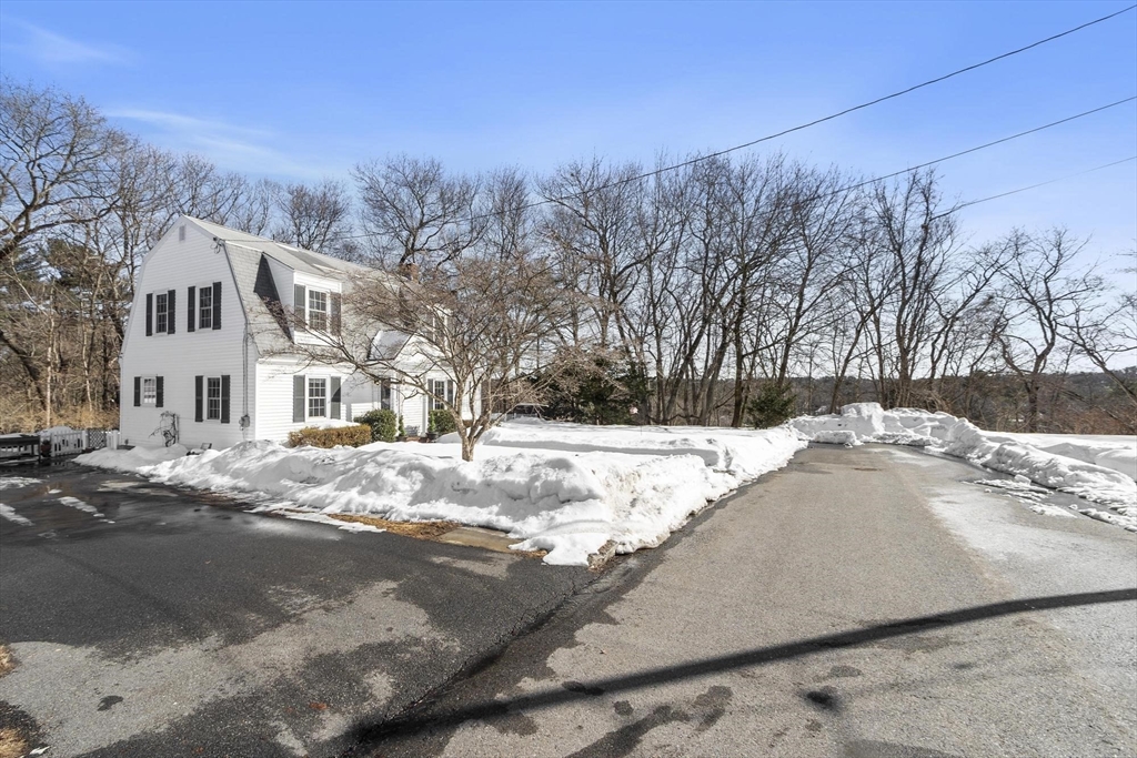 10 Dartmouth Road Andover, MA 01810 - Photo 3 of 42