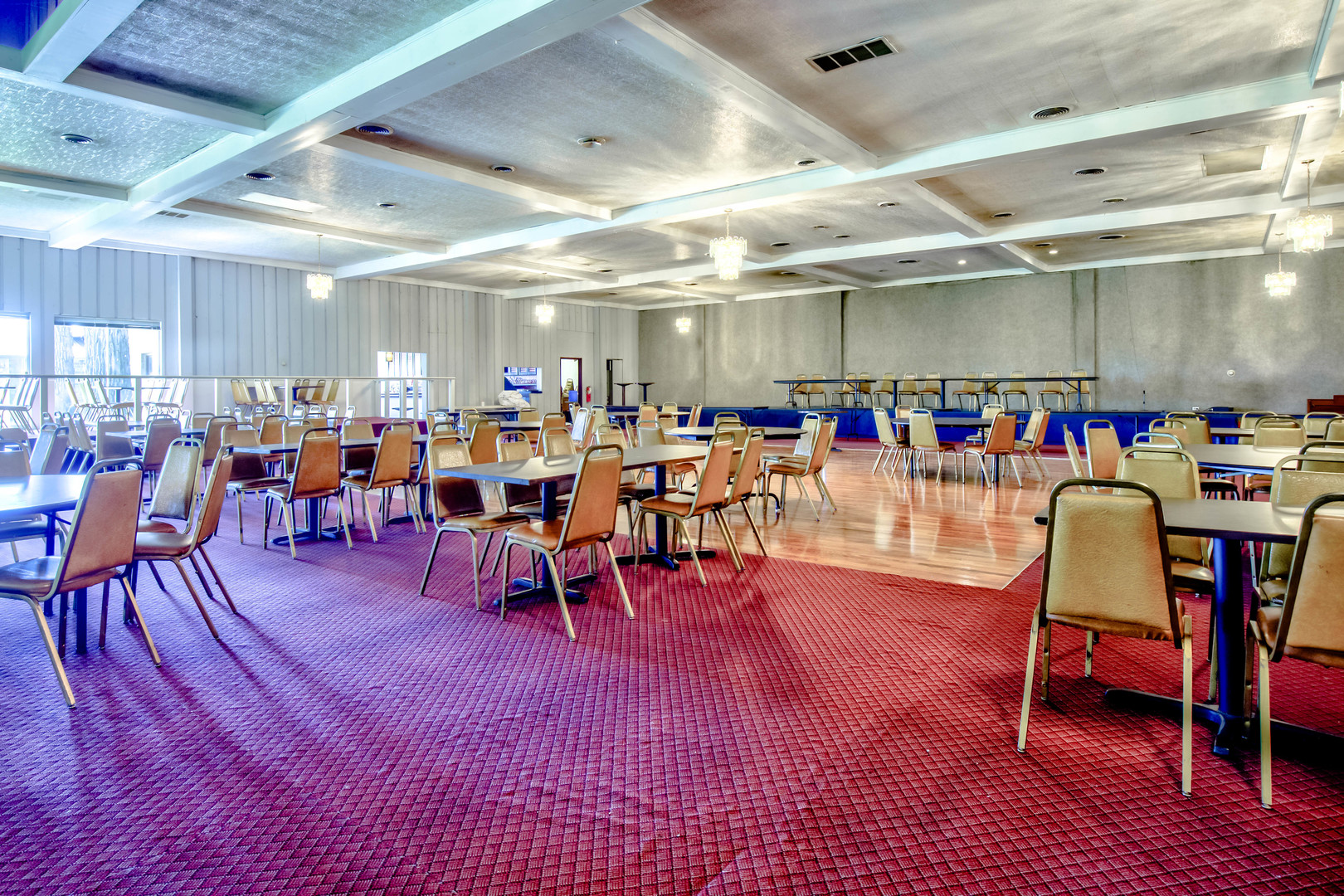 3401 North Il Street Ottawa, IL 61350 - Photo 12 of 49 a view of a room with lots of tables and chairs