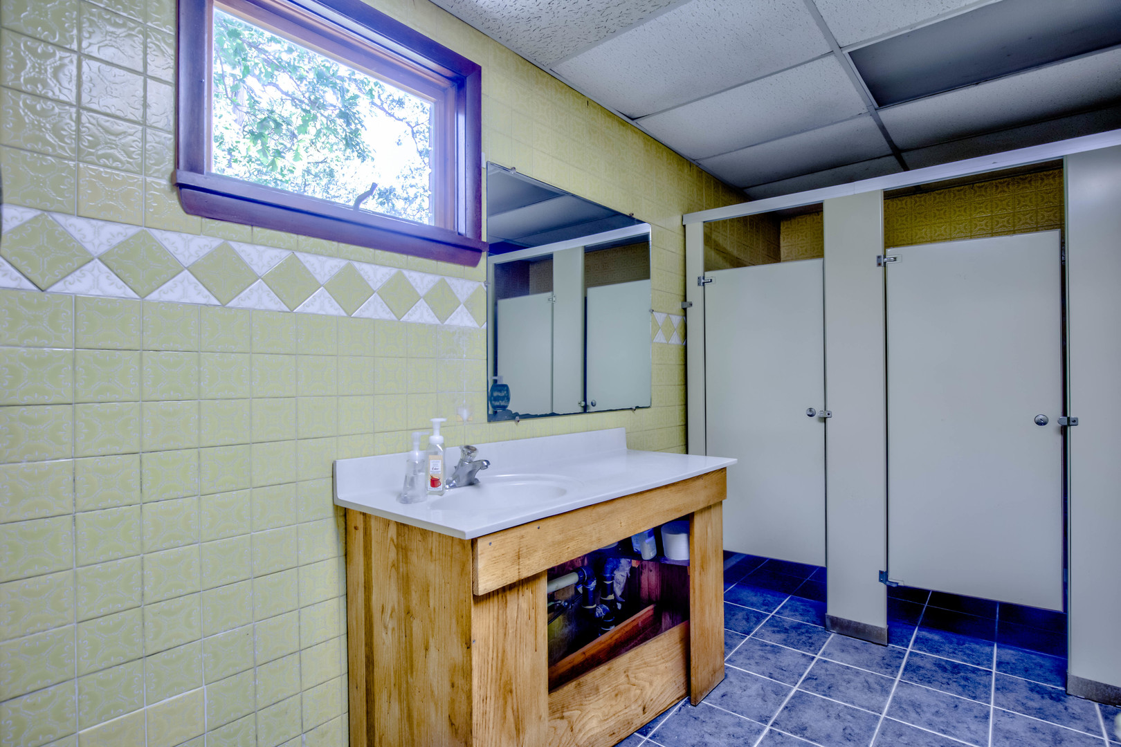 3401 North Il Street Ottawa, IL 61350 - Photo 18 of 49 a bathroom with a sink and a mirror