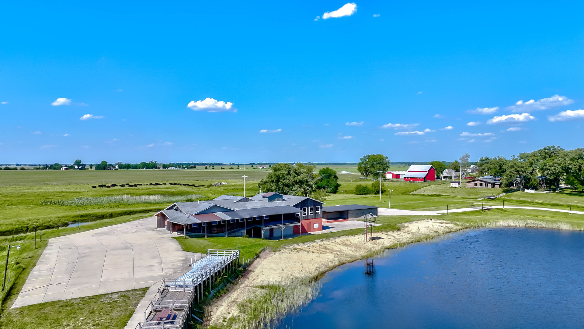 3401 North Il Street Ottawa, IL 61350 - Photo 23 of 49 a view of swimming pool and lake view