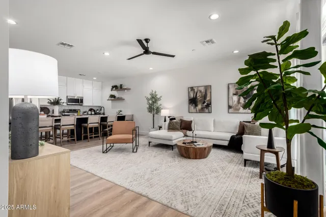 $2,275 | 3426 East University Drive, Unit 113, Mesa, AZ 85213