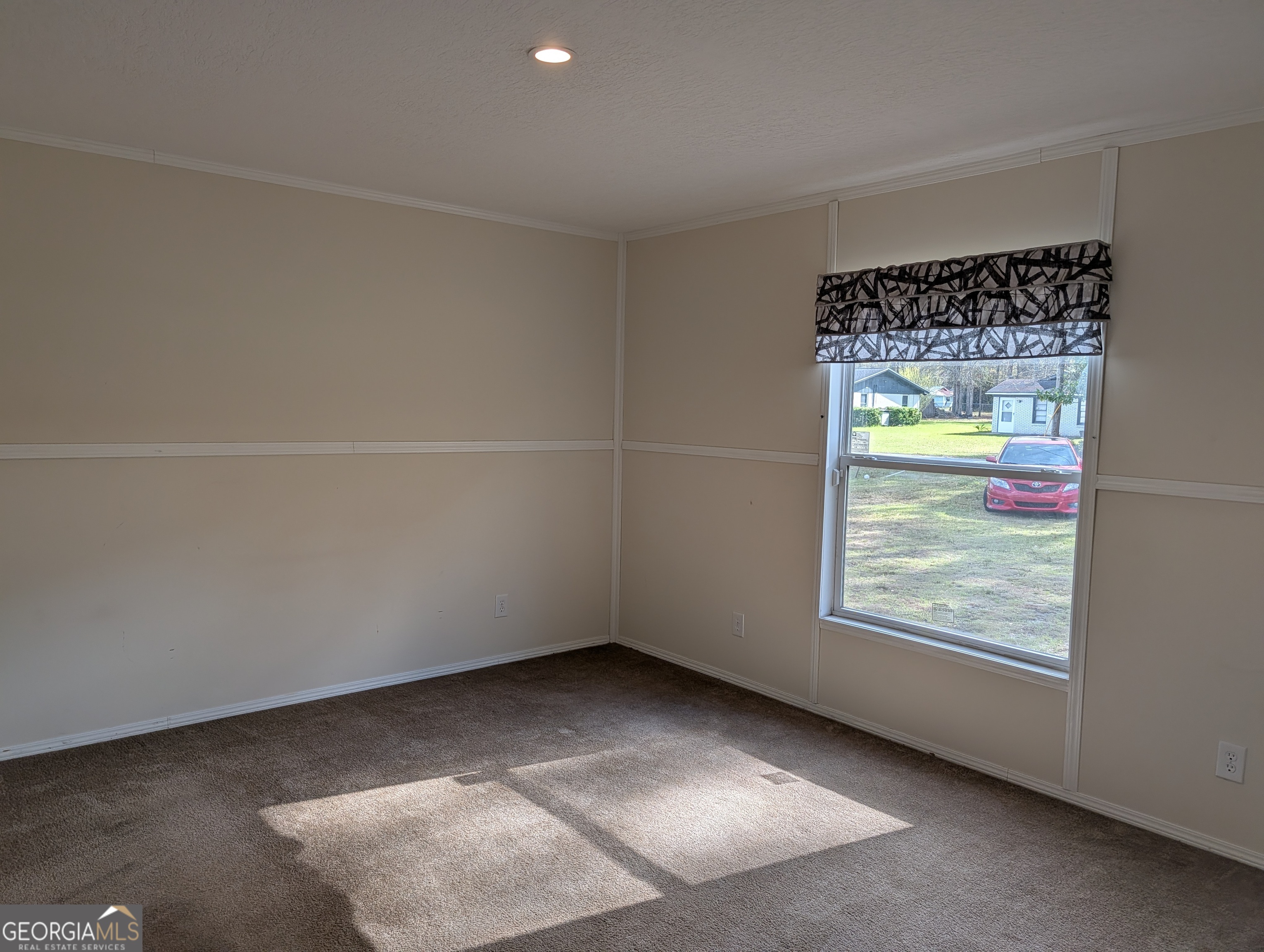 675 Fir Street Jesup, GA 31546 - Photo 15 of 22 an empty room with a window