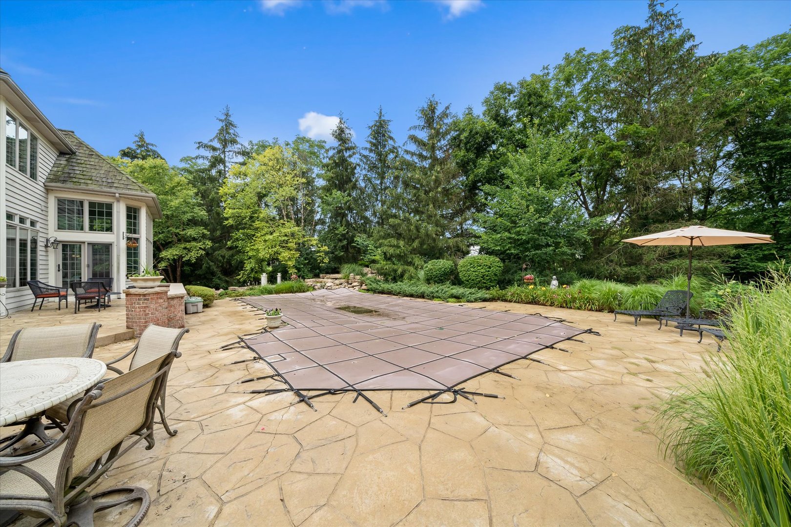 36W708 Stoneleat Road St. Charles, IL 60175 - Photo 29 of 31 a view of a backyard