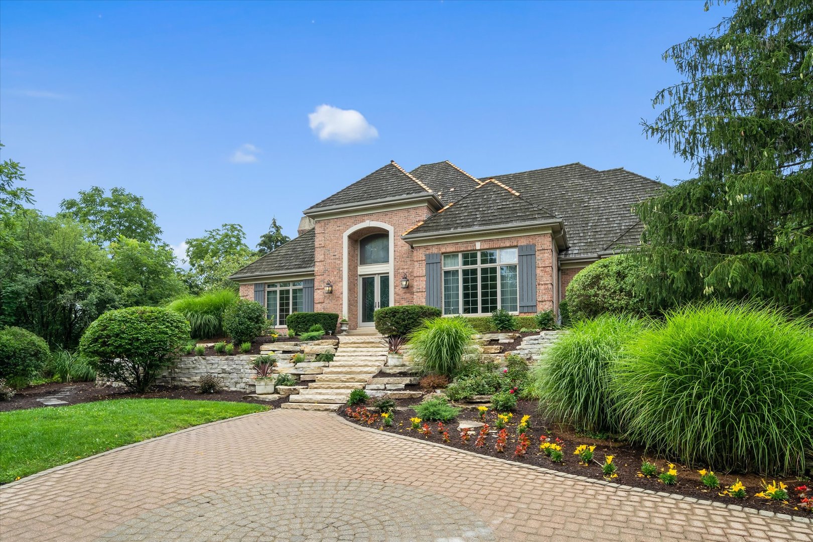 36W708 Stoneleat Road St. Charles, IL 60175 - Photo 31 of 31 a front view of a house with a garden