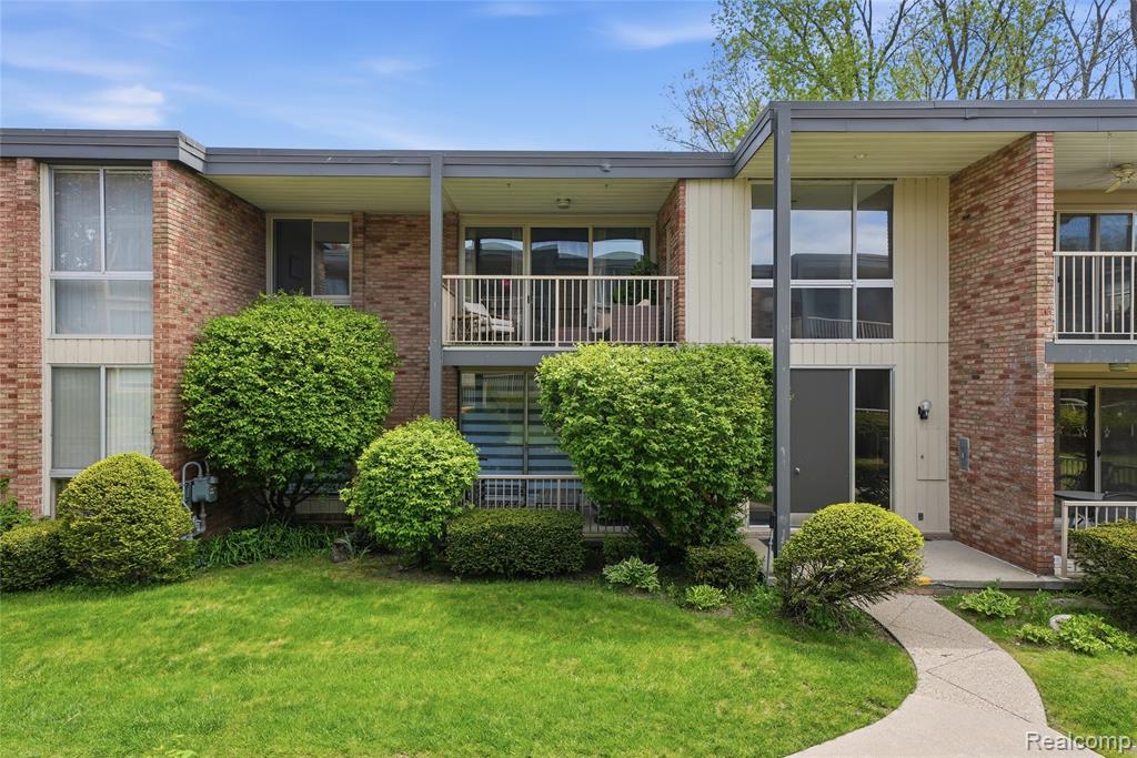 4041 West Maple Road, Unit E203 Bloomfield Hills, MI 48301 - Photo 2 of 25 Gallery Image 2