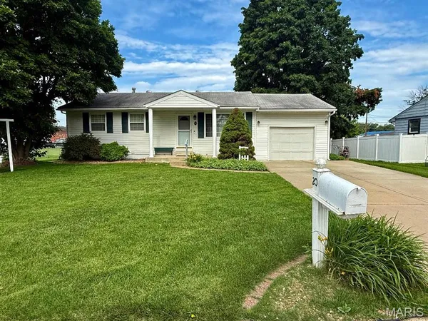 $120,000 | 20 Tulip Avenue, Granite City, IL 62040