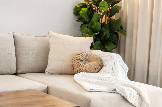 $16,000 | Mid Beach, Miami Beach, FL 33139