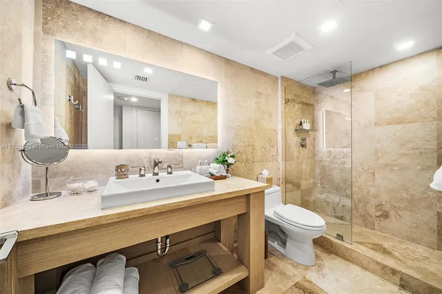 $16,000 | Mid Beach, Miami Beach, FL 33139