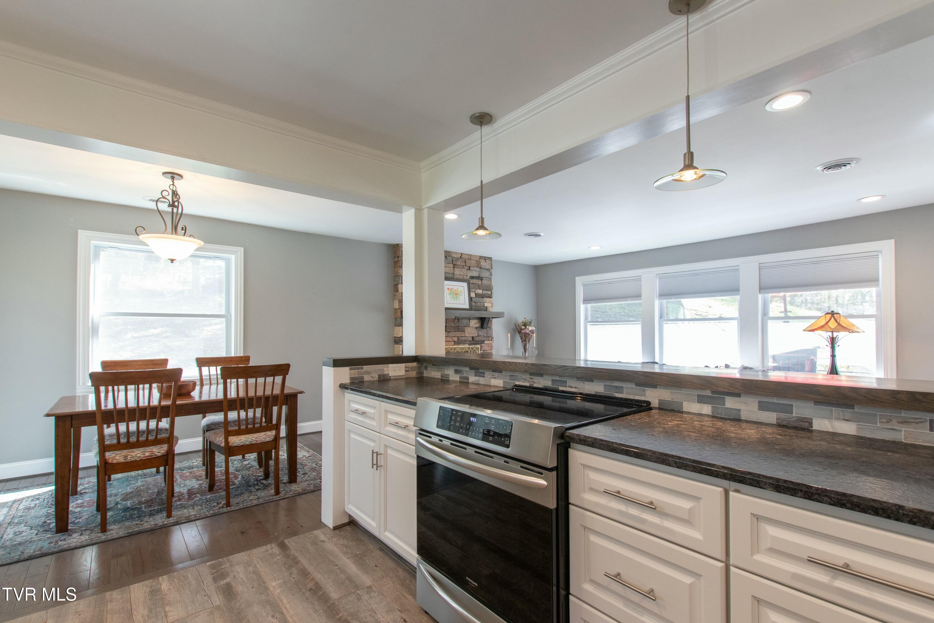416 Mockingbird Road Bristol, TN 37620 - Photo 12 of 43 tempImage9RpiZc