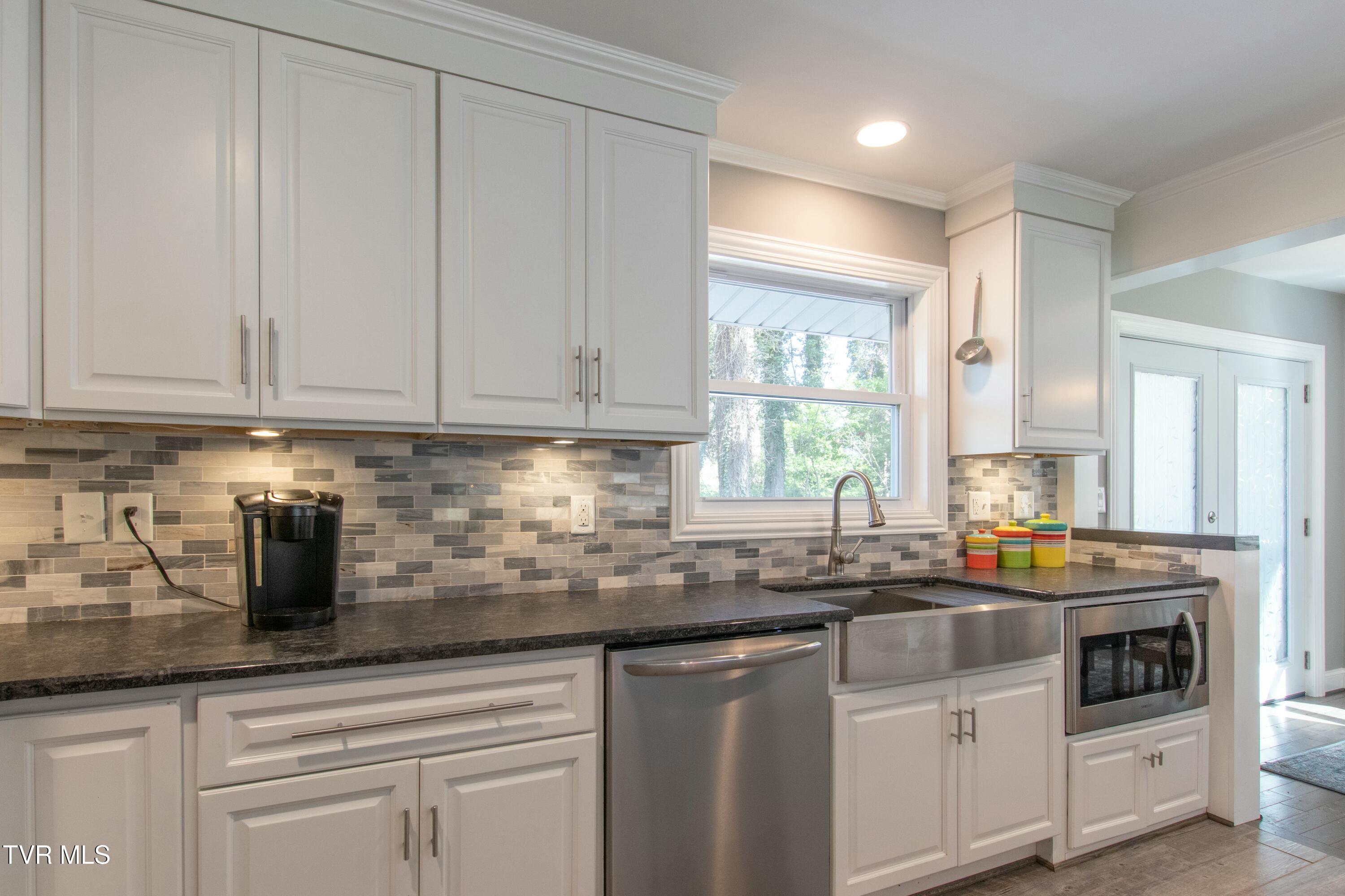 416 Mockingbird Road Bristol, TN 37620 - Photo 13 of 43 tempImageYjT3jq
