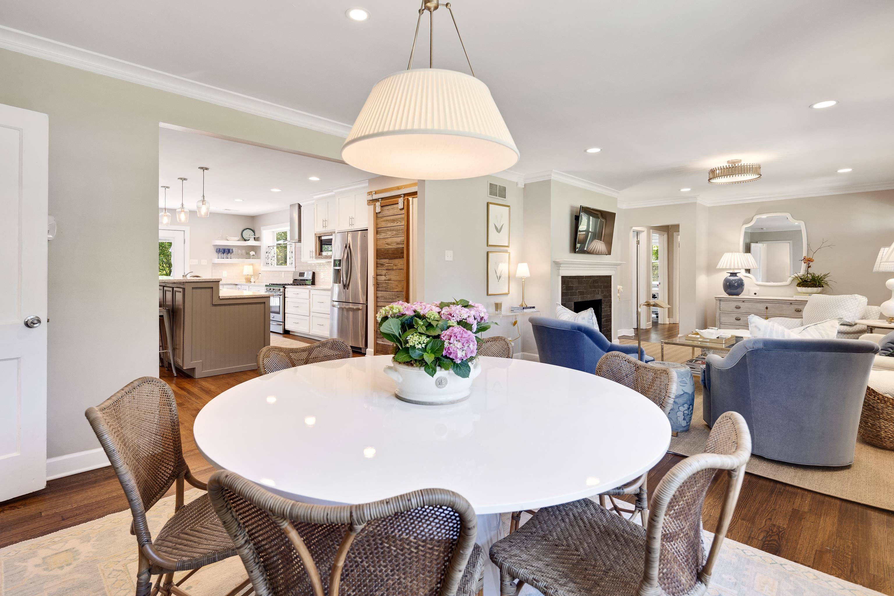168 Avon Road Memphis, TN 38117 - Photo 13 of 38 a view of a dining room with furniture