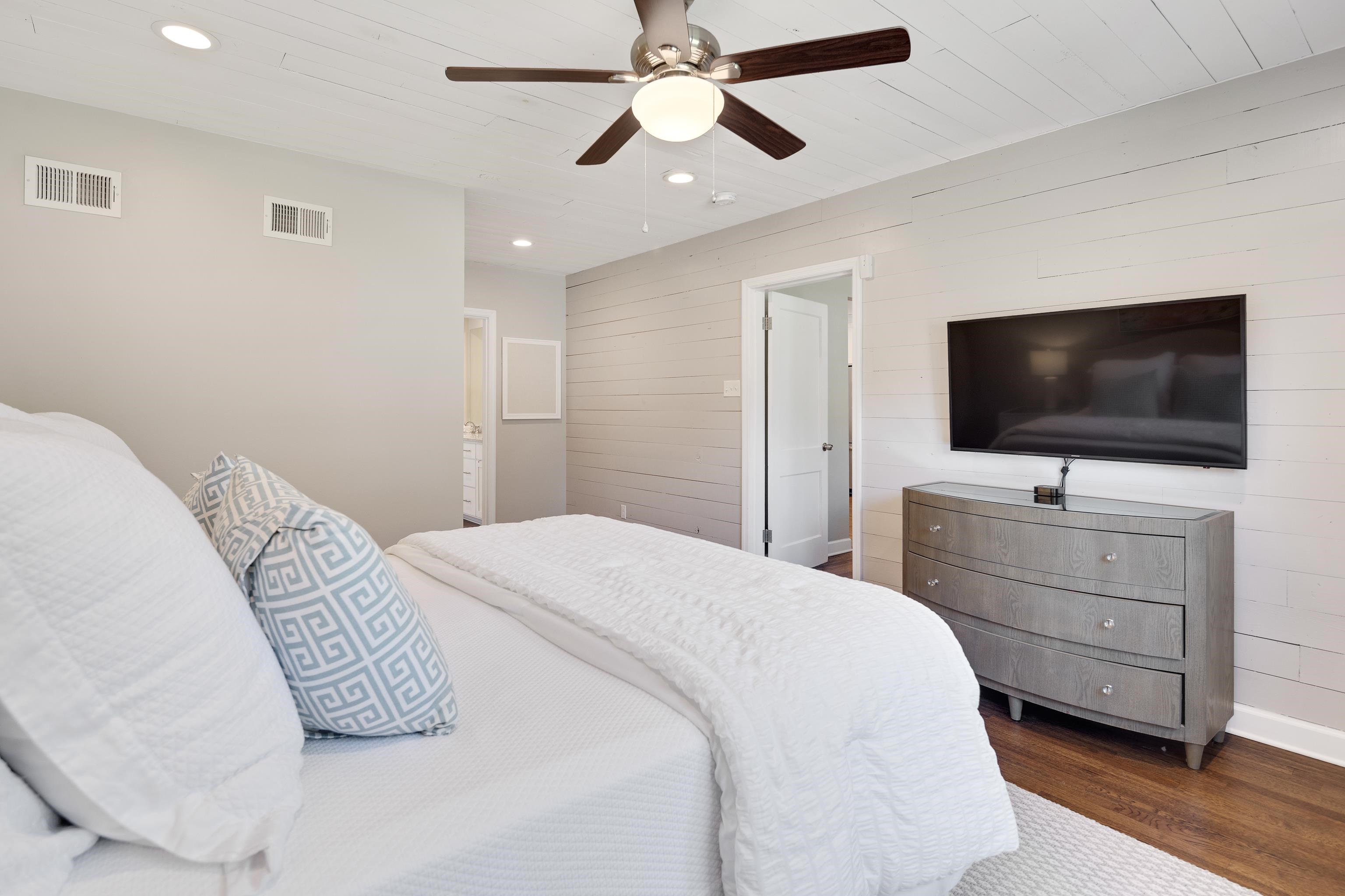 168 Avon Road Memphis, TN 38117 - Photo 19 of 38 a bedroom with a bed and a flat screen tv