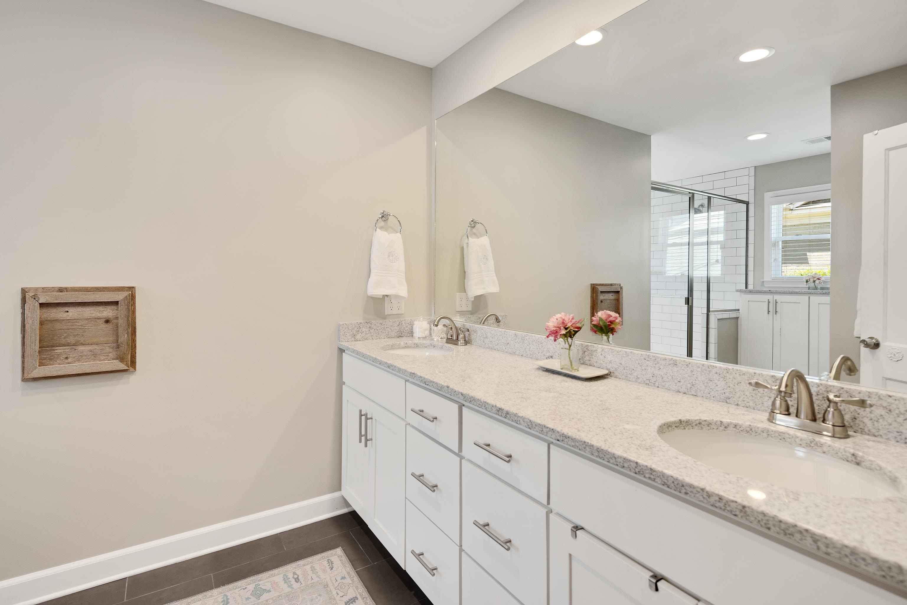 168 Avon Road Memphis, TN 38117 - Photo 20 of 38 a bathroom with double sink and a mirror