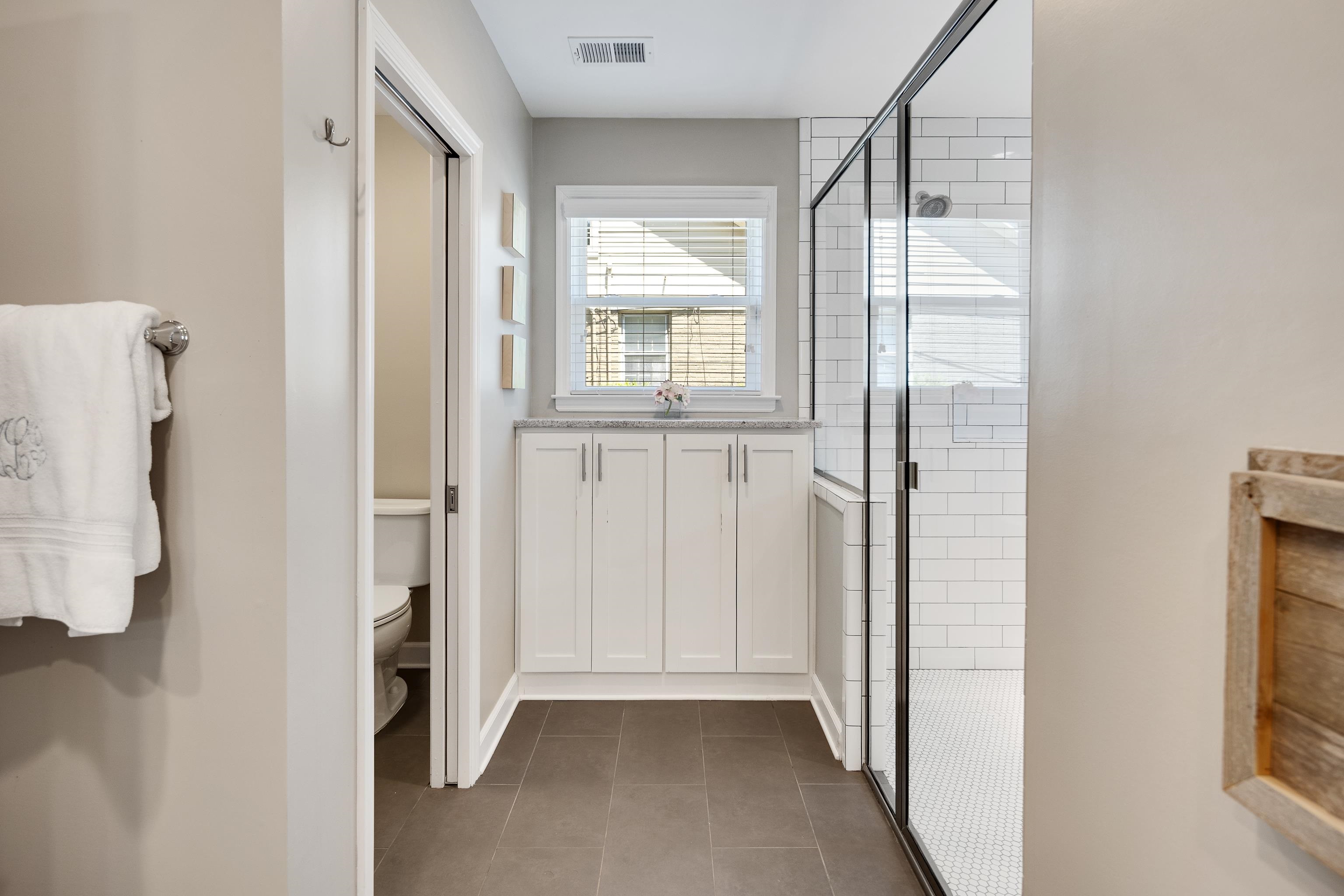 168 Avon Road Memphis, TN 38117 - Photo 21 of 38 a view of walk in closet with window