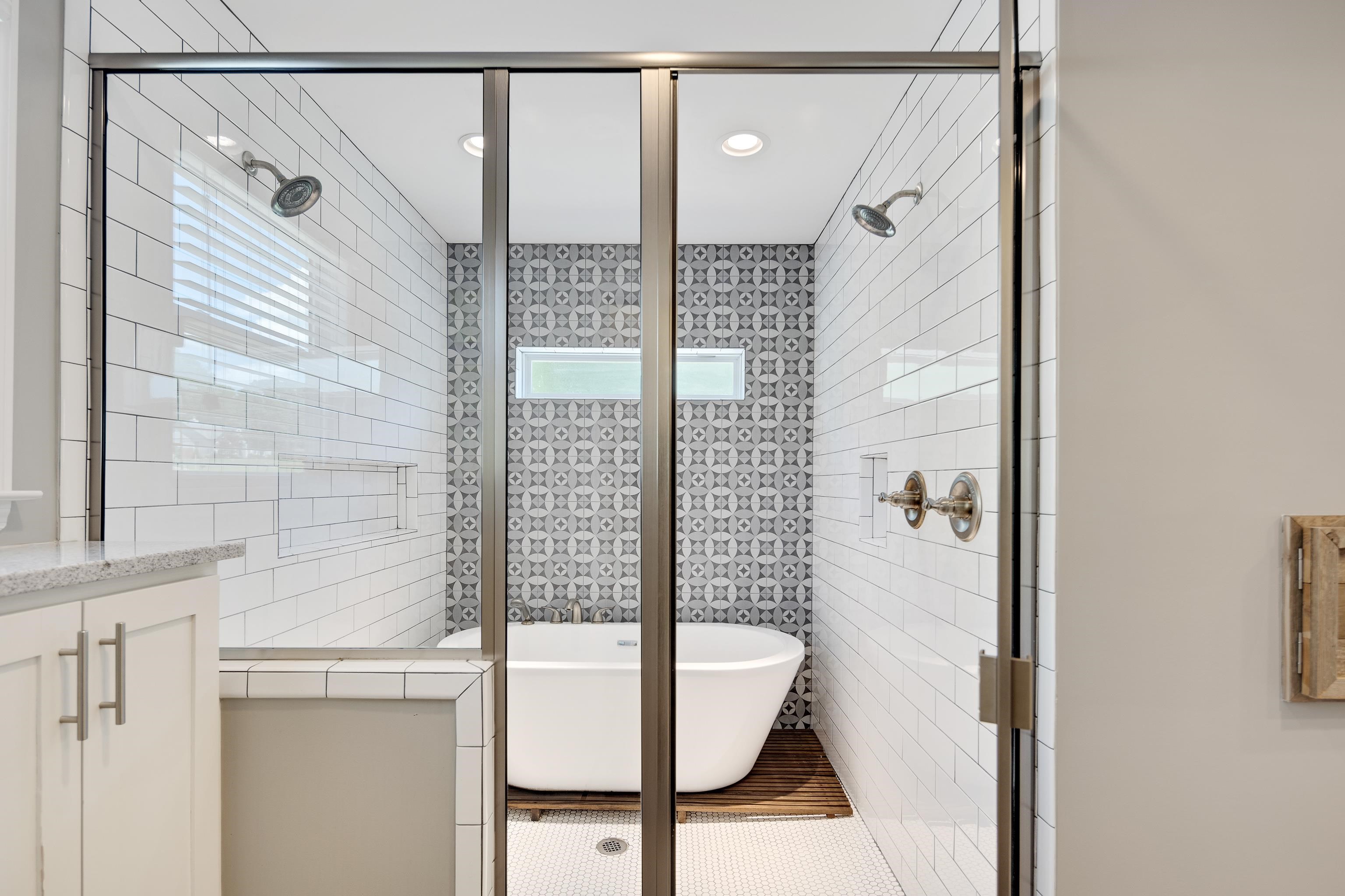 168 Avon Road Memphis, TN 38117 - Photo 22 of 38 a bathroom with a shower and a sink