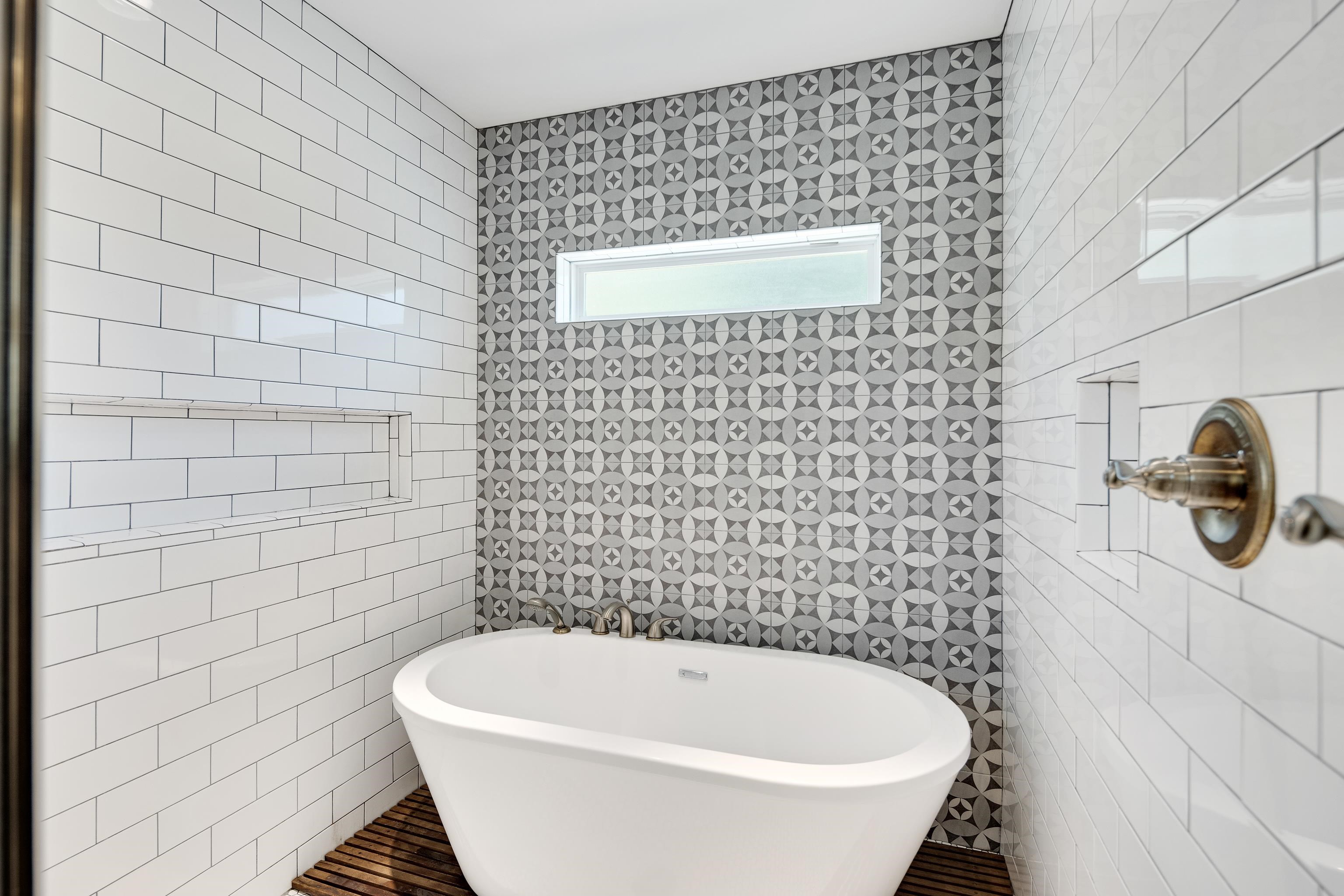 168 Avon Road Memphis, TN 38117 - Photo 23 of 38 a bathroom with a bathtub and shower