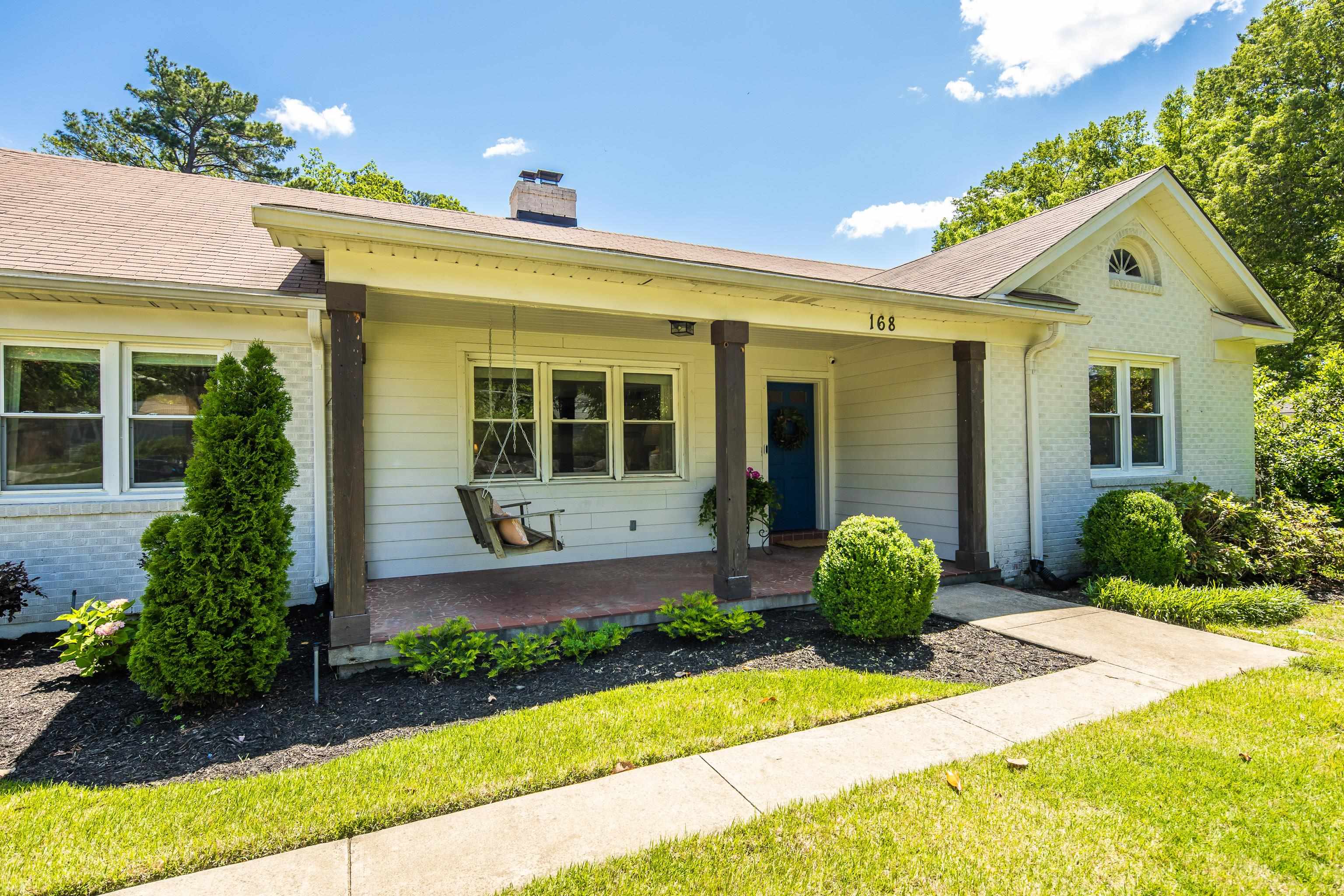 168 Avon Road Memphis, TN 38117 - Photo 3 of 38 a front view of a house with garden
