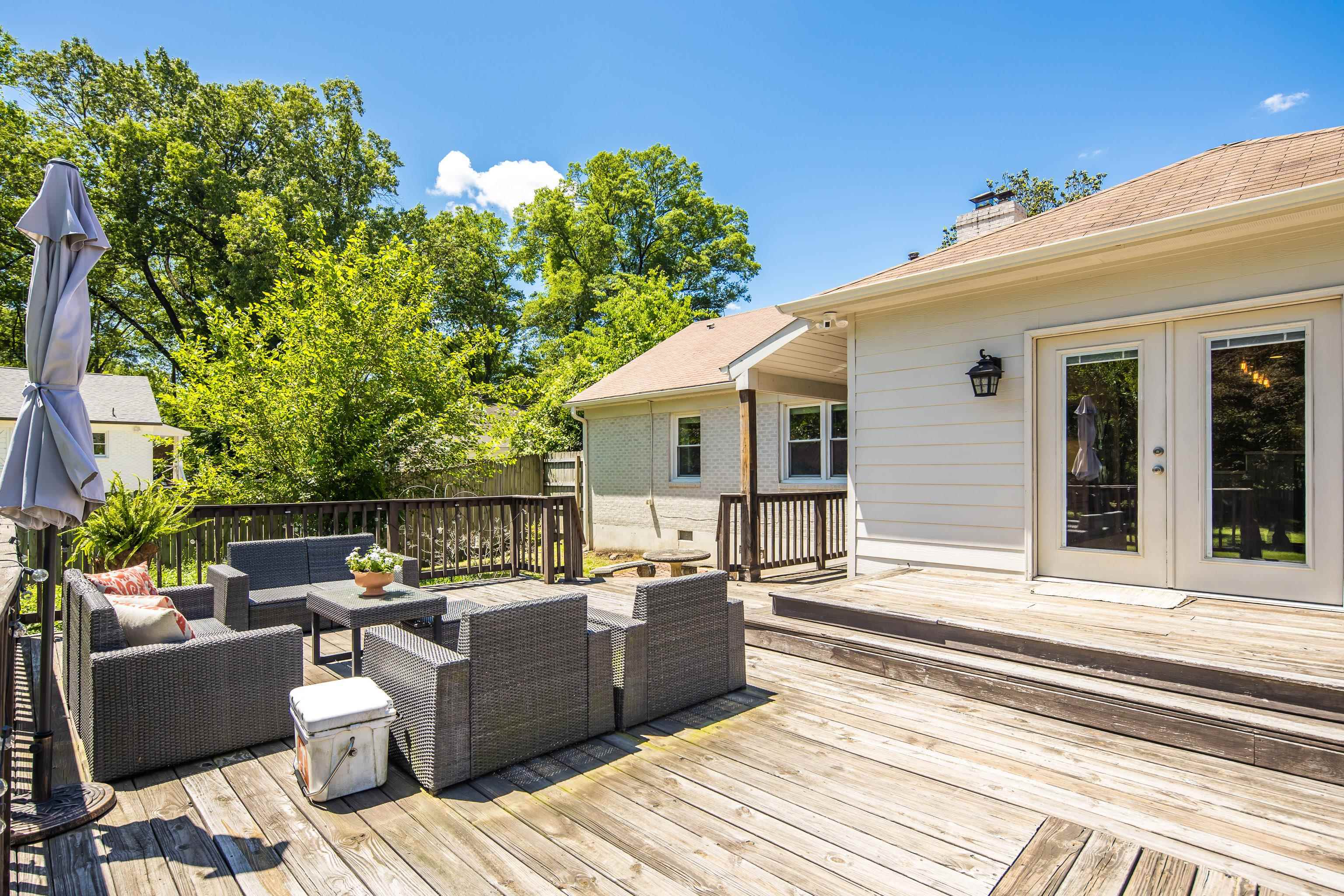 168 Avon Road Memphis, TN 38117 - Photo 35 of 38 a view of a patio with couches and potted plants