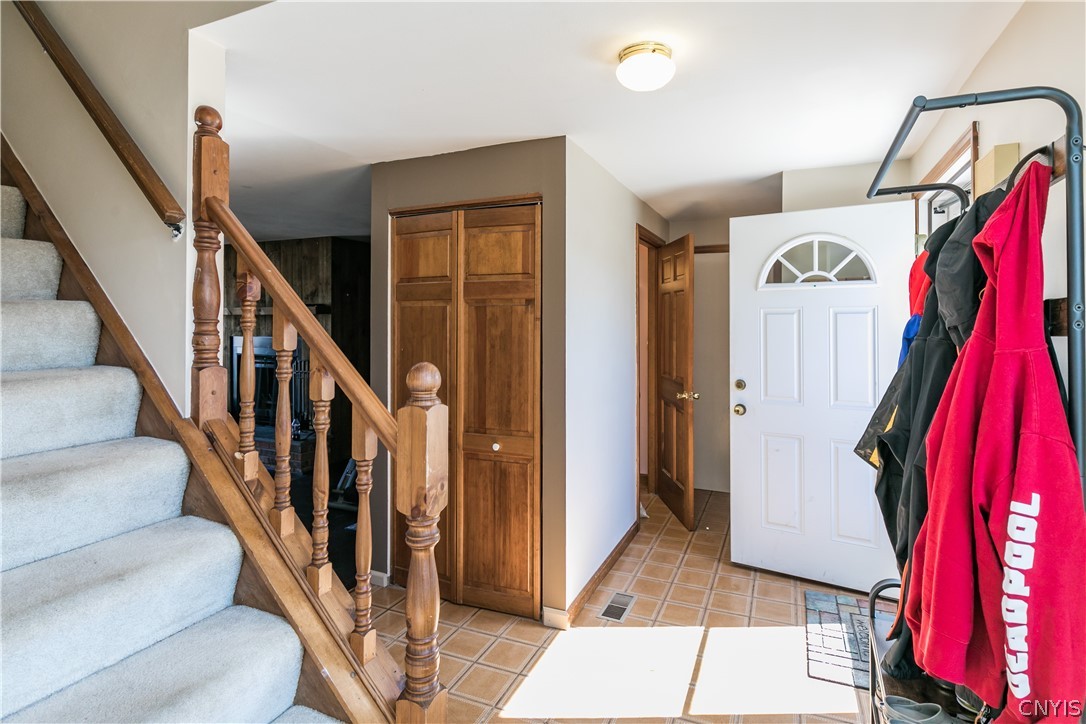 8290 Swallow Path Liverpool, NY 13090 - Photo 8 of 48 Gallery Image 8