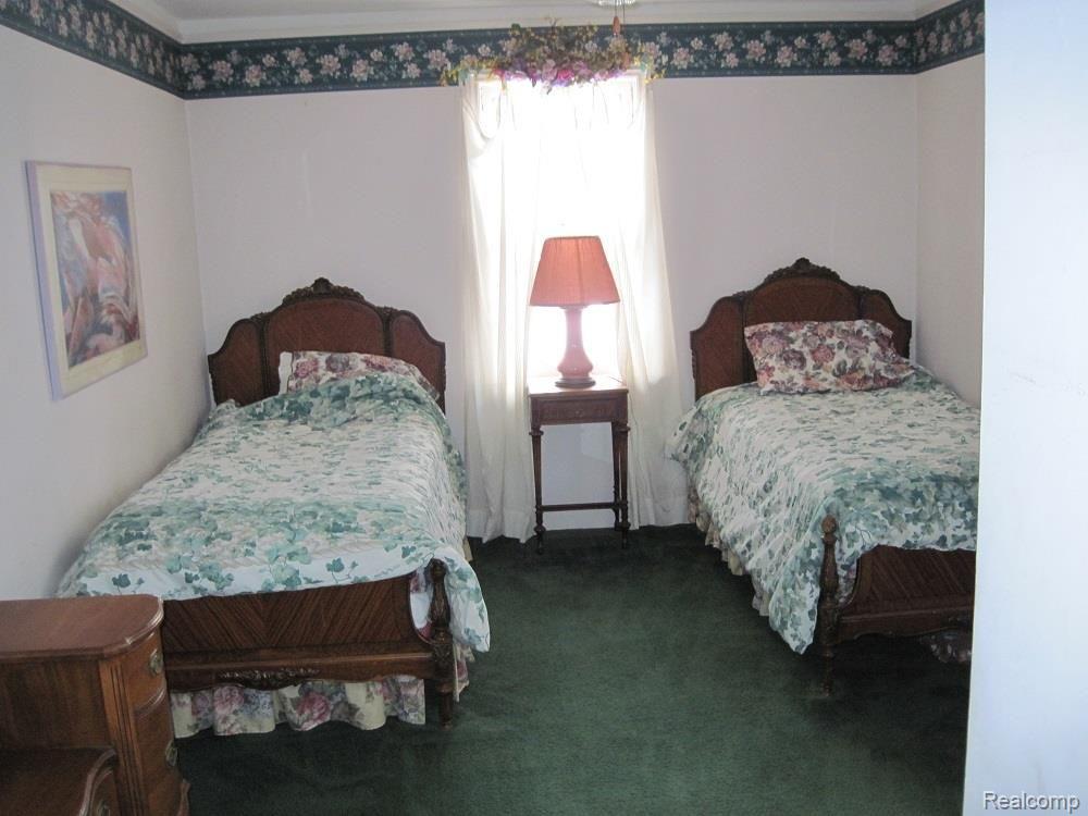 1660 Severn Road Grosse Pointe, MI 48236 - Photo 13 of 20 IMG_2166.jpg
