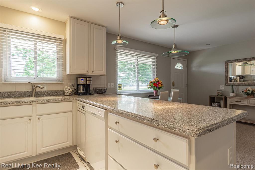 1088 North Adams Road Rochester Hills, MI 48306 - Photo 19 of 49
