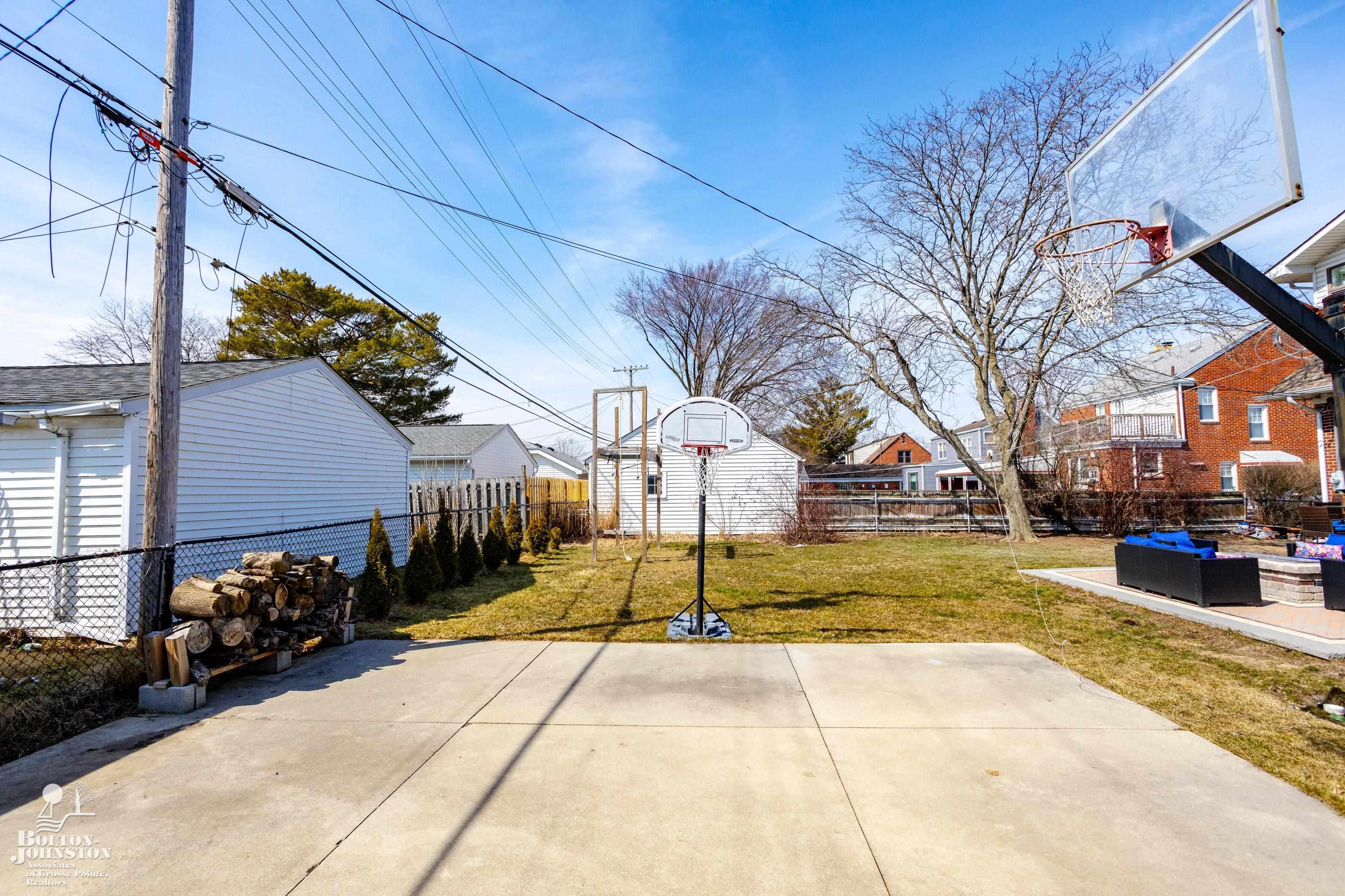 1497 Hawthorne Road Grosse Pointe Woods, MI 48236 - Photo 11 of 52