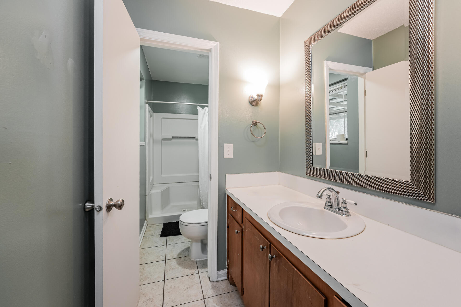 111 Finch Street Ladson, SC 29456 - Photo 9 of 15 9-photo-Main-Bathroom-dde99323-3e8c-49c8