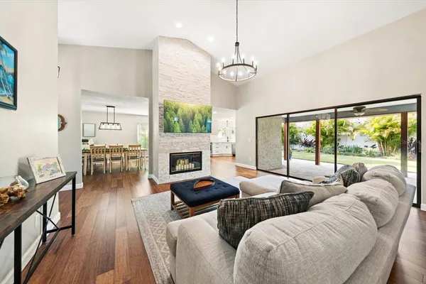 $570,000 | 2929 Longbrooke Way, Clearwater, FL 33760