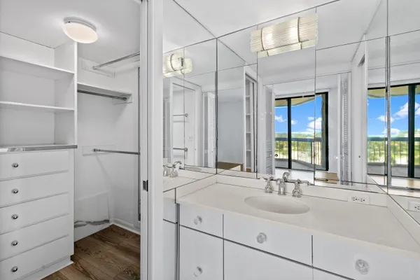 $2,175 | 2425 Presidential Way, Unit 801, West Palm Beach, FL 33401