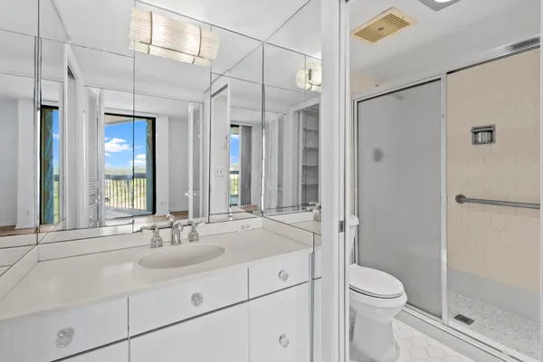 $2,175 | 2425 Presidential Way, Unit 801, West Palm Beach, FL 33401