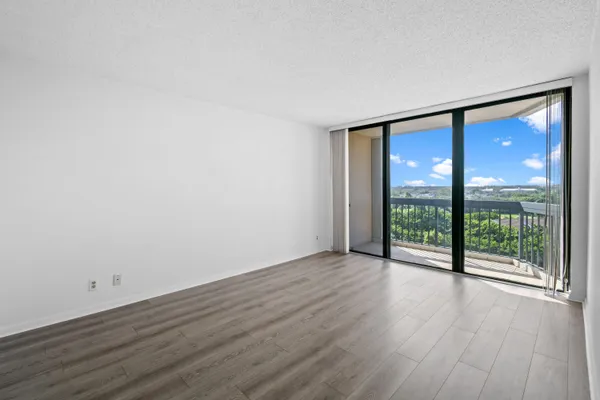 $2,175 | 2425 Presidential Way, Unit 801, West Palm Beach, FL 33401