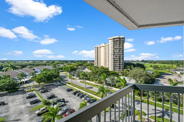 $2,175 | 2425 Presidential Way, Unit 801, West Palm Beach, FL 33401