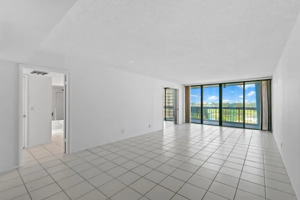 $2,175 | 2425 Presidential Way, Unit 801, West Palm Beach, FL 33401