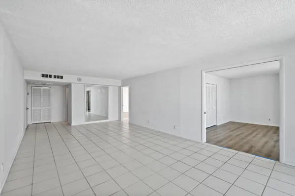 $2,175 | 2425 Presidential Way, Unit 801, West Palm Beach, FL 33401