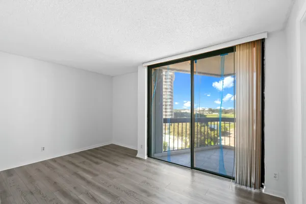 $2,175 | 2425 Presidential Way, Unit 801, West Palm Beach, FL 33401