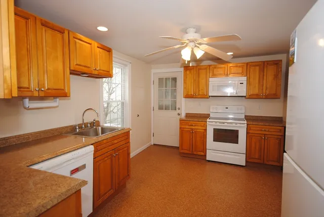 $1,950 | 79 School Street, Unit 79, Northbridge, MA 01534