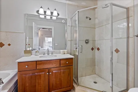 $535,000 | 4434 North Dover Street, Unit 1, Chicago, IL 60640