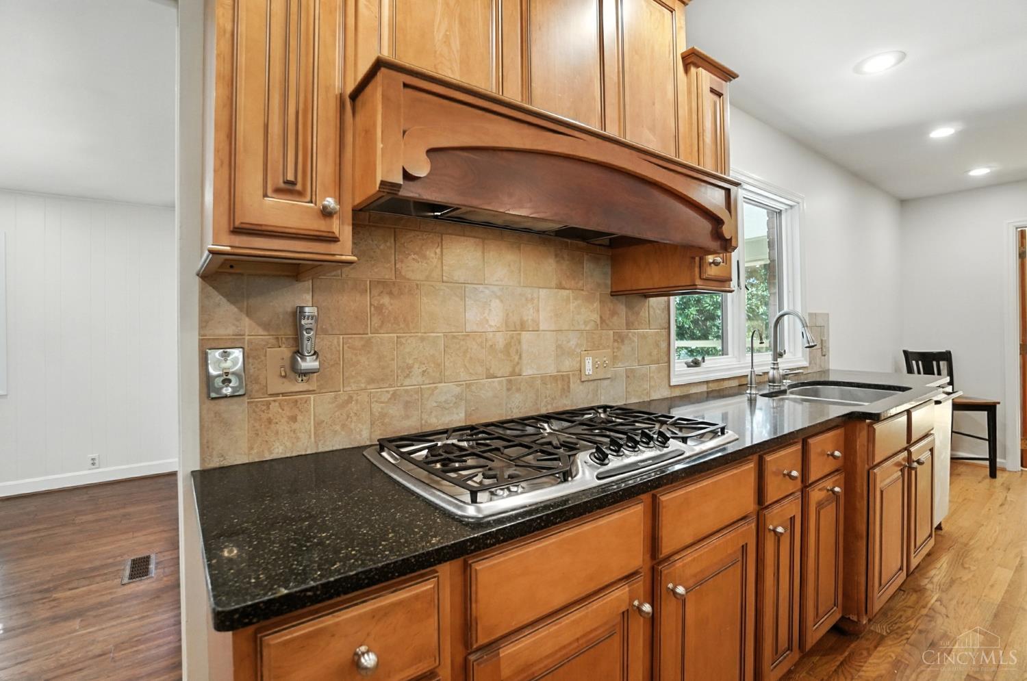 6807 Dawson Road Madeira, OH 45243 - Photo 16 of 99 Gallery Image 16