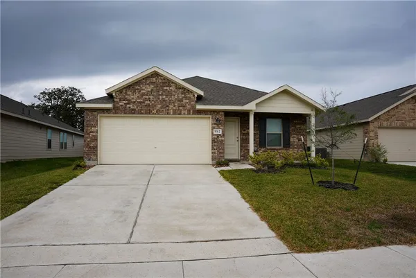a view of a house with yard