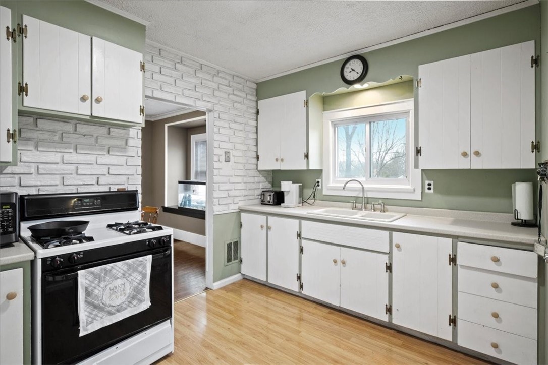 257 Delmar Road Greece, NY 14616 - Photo 13 of 36