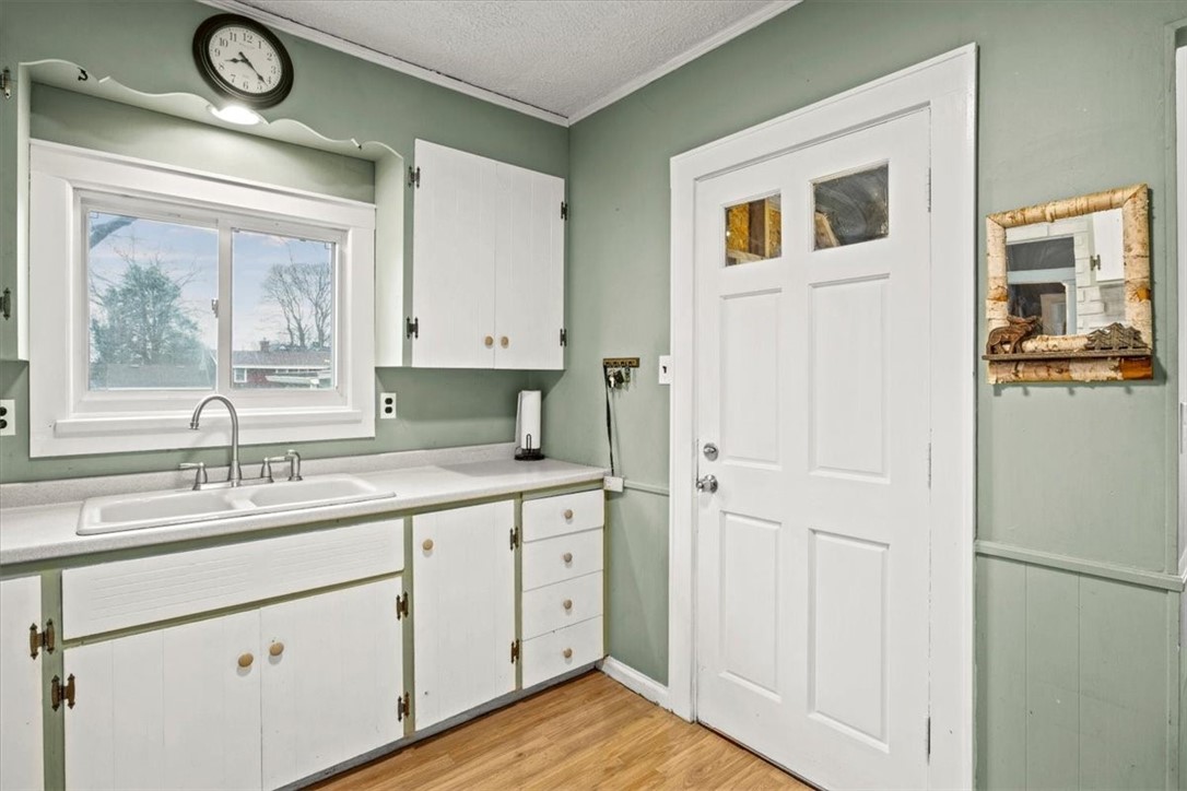 257 Delmar Road Greece, NY 14616 - Photo 15 of 36