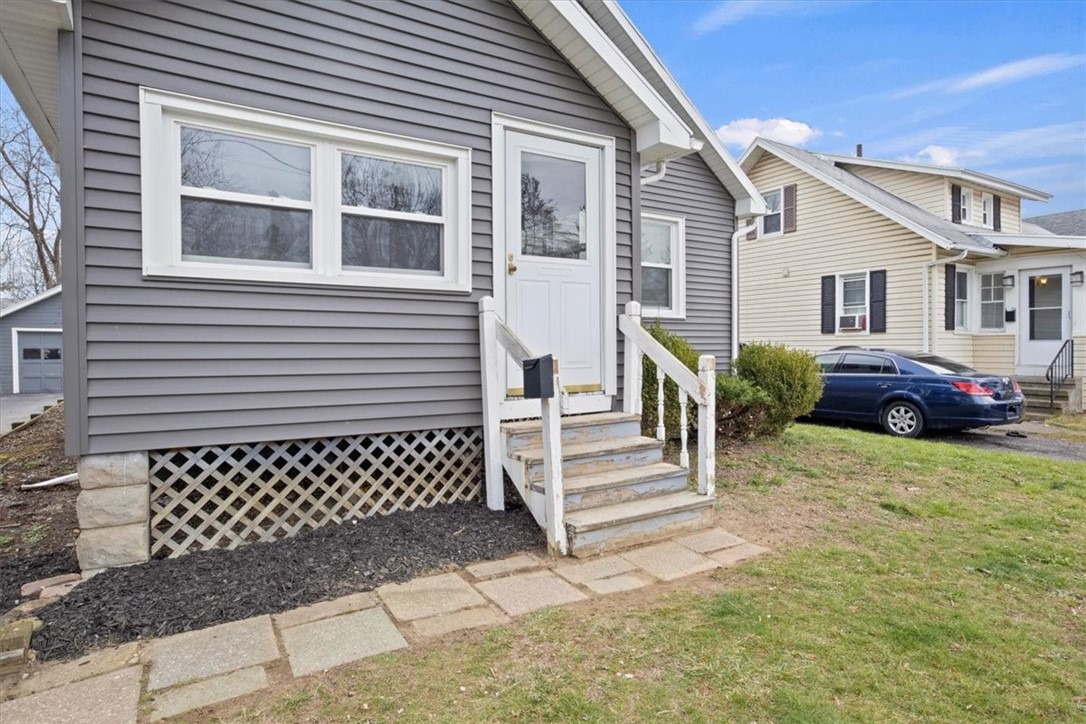 257 Delmar Road Greece, NY 14616 - Photo 3 of 36