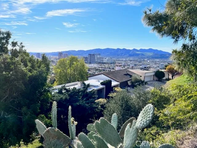 $7,950 | 881 Harrington Road, Glendale, CA 91207