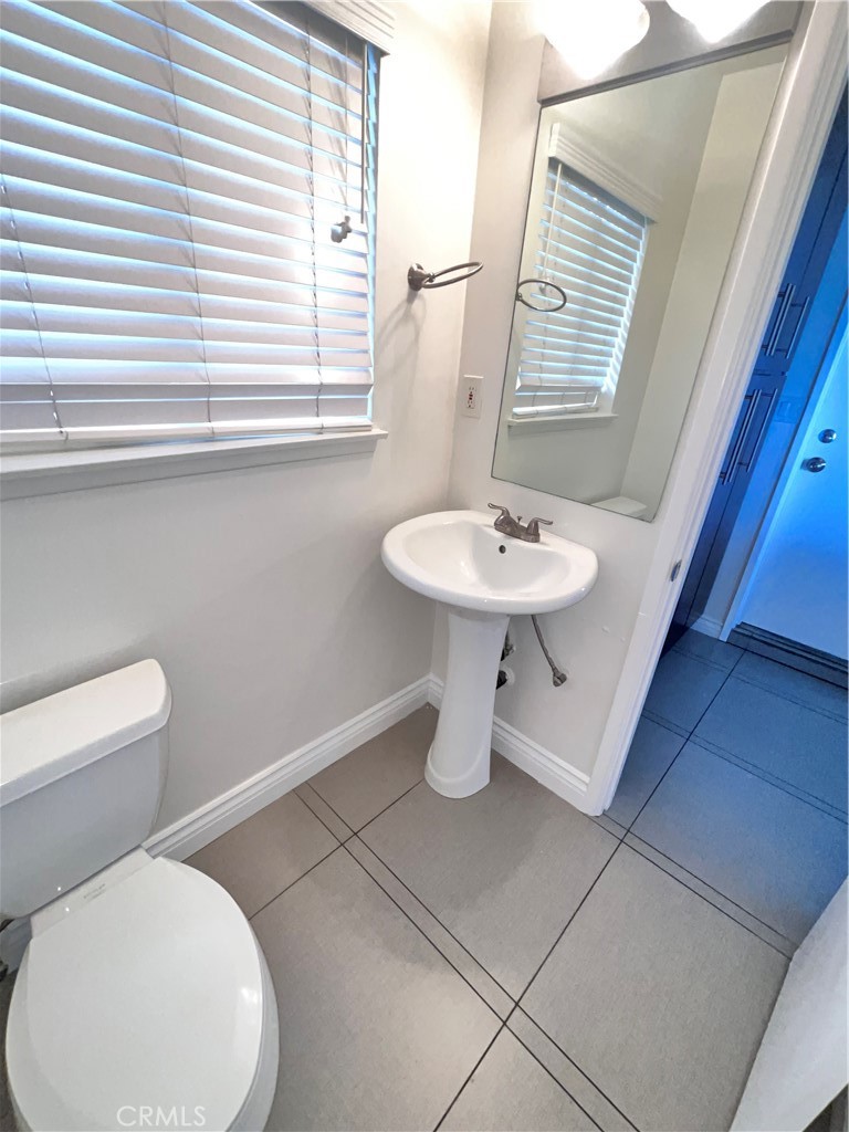 881 Harrington Road Glendale, CA 91207 - Photo 32 of 35 a bathroom with a toilet a sink and a window